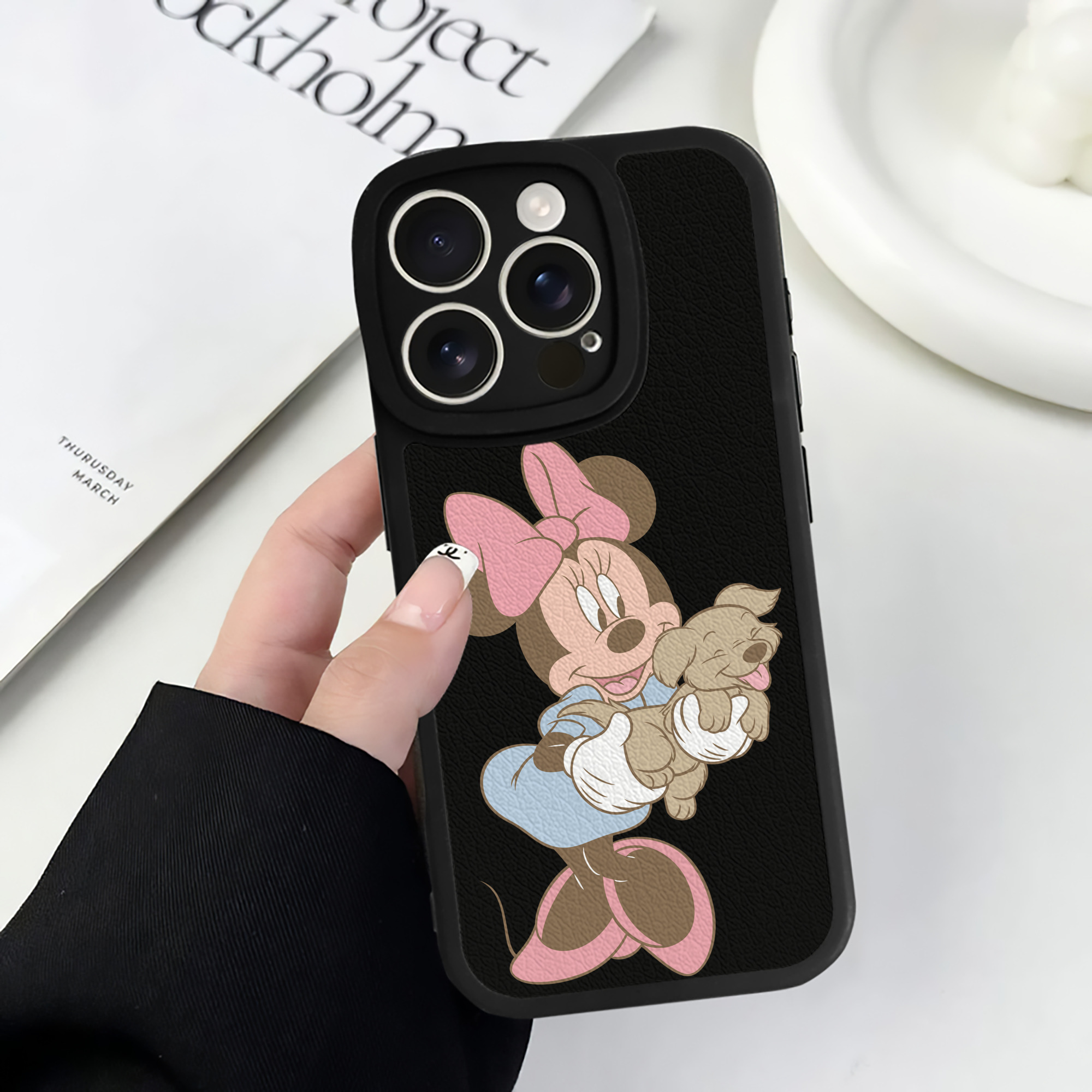 （画像用） ミッキーマウス Mickey Mouse 【iPhone 16シリーズ対応】シリコンスマホケース（レザー調） 材質：シリコン